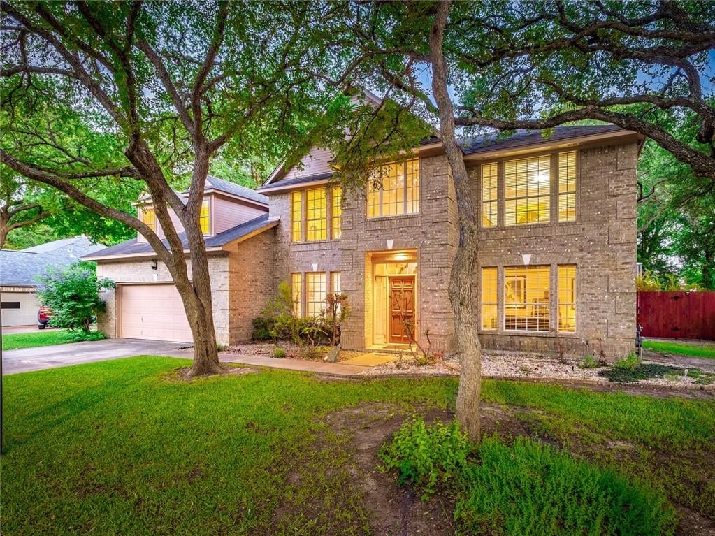 10111 Pinehurst Dr