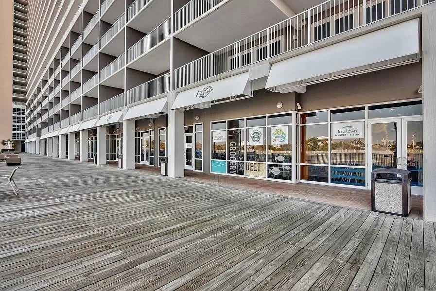 9860 S Thomas Drive Unit 1015