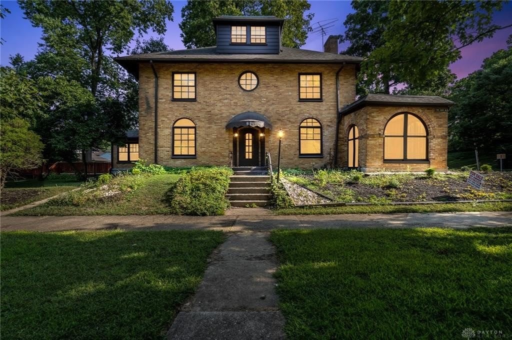 228 Five Oaks Avenue