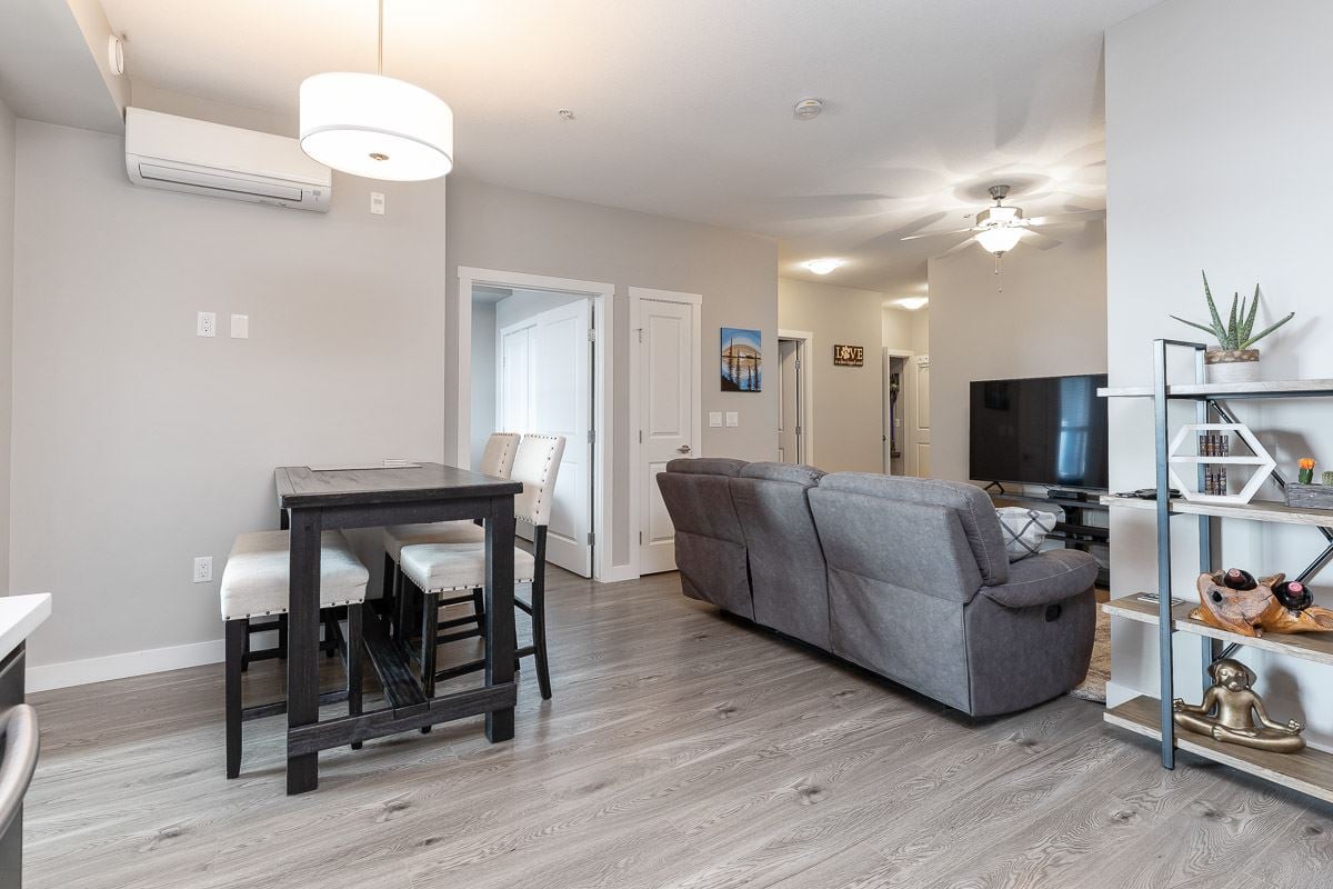 208-20826 72 Ave
