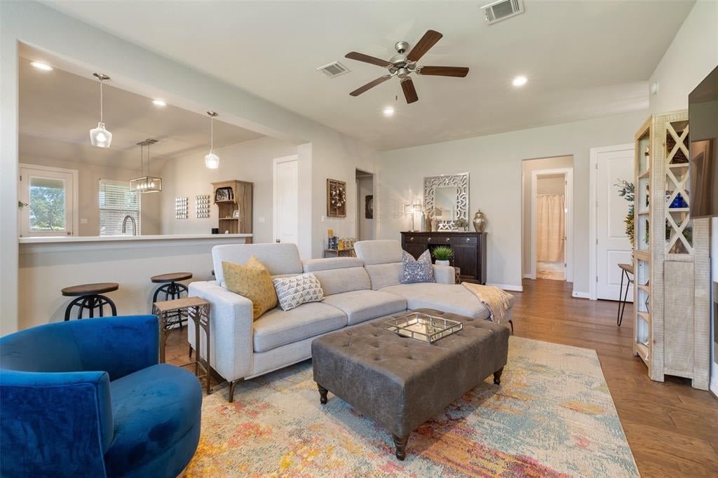 57 Briarwood Ln Bellville, Tx 77418