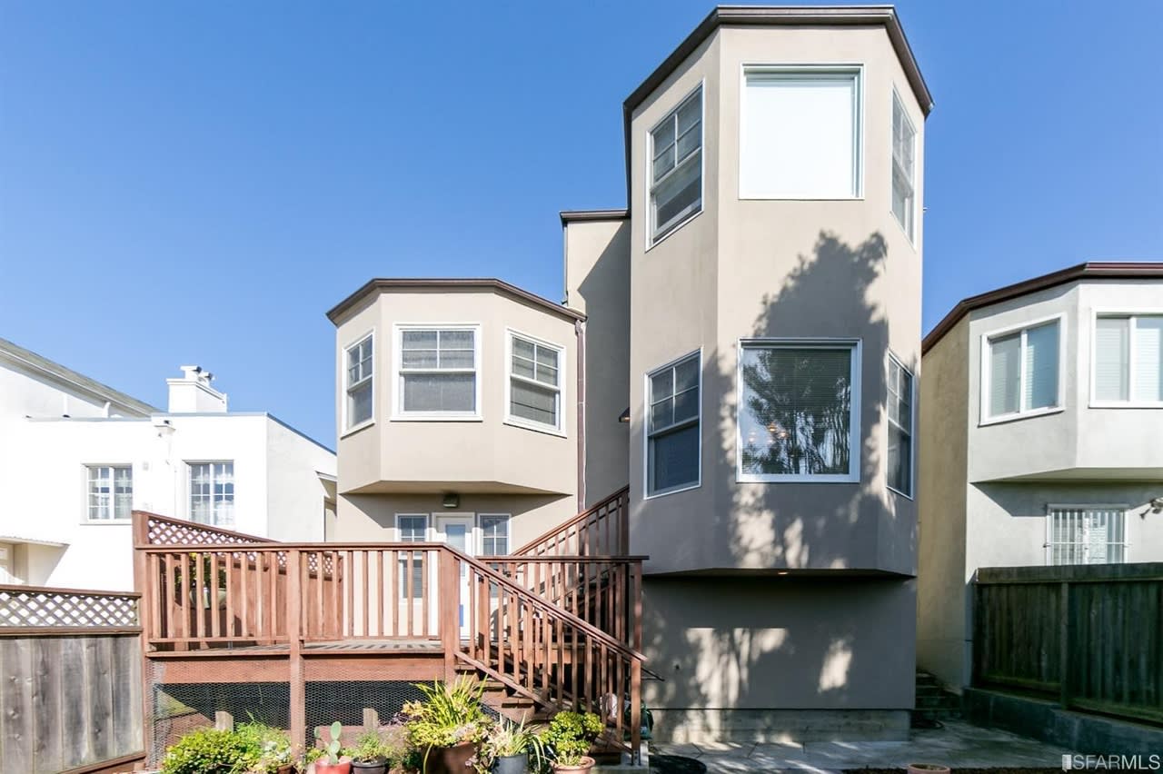 982 Junipero Serra Blvd