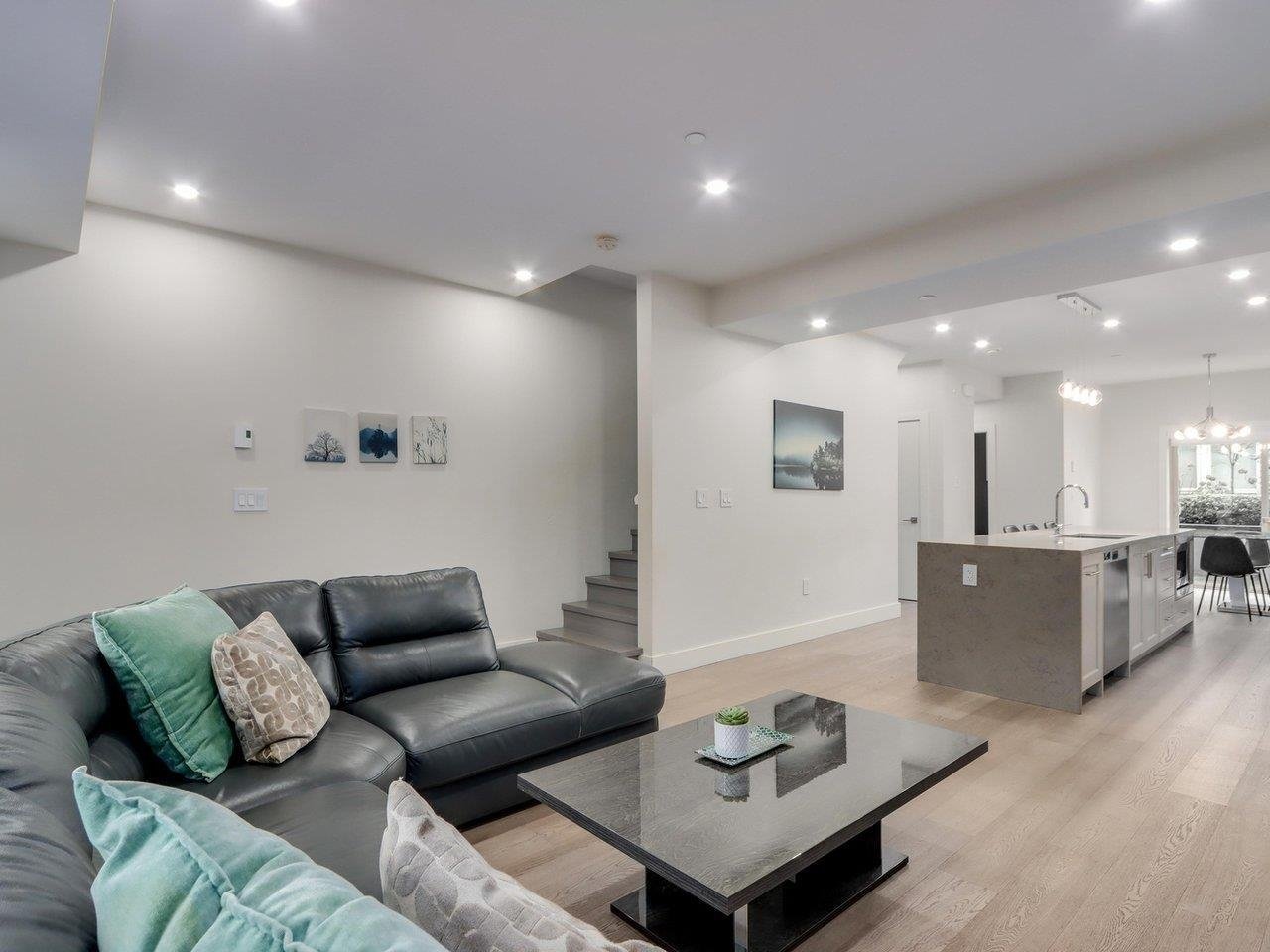 3-115 W Queens Rd