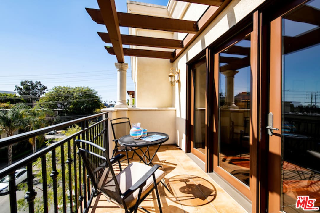 Represented Buyers: 1.2% below asking