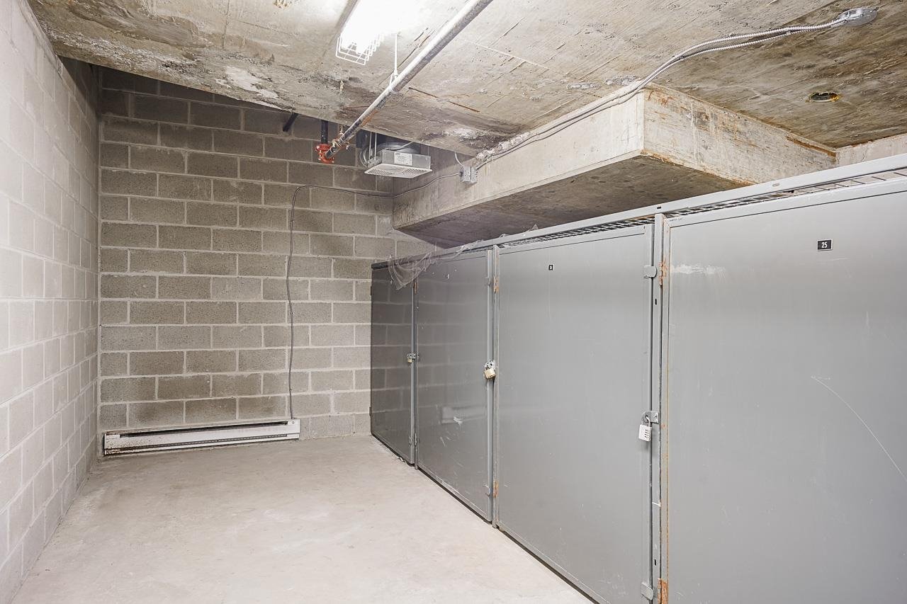316-9319 University Cres