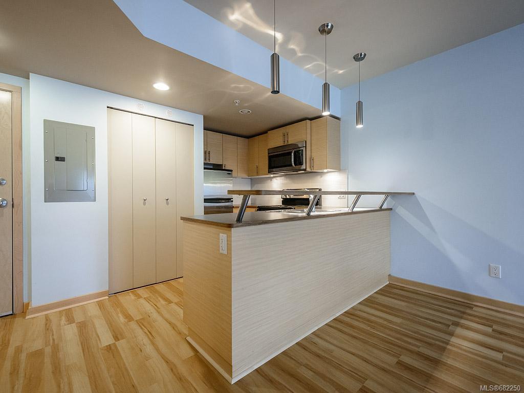 102-787 Tyee Rd