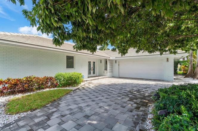 5831 NE 14th Rd Fort Lauderdale FL-33334 3B + 1den / 4 Baths