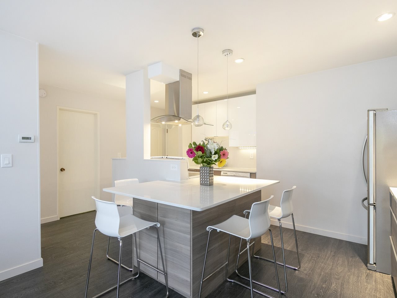 308-330 E 7th Ave