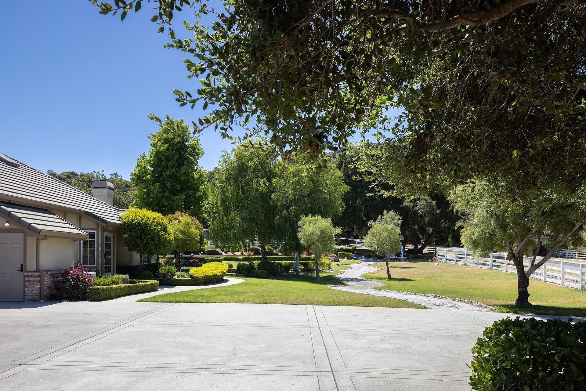 Stunning Equestrian Estate - 6 Sleepy Hollow Dr