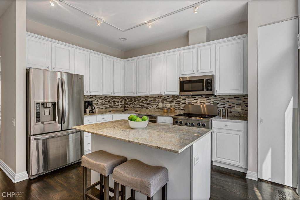 River West Townhome: 527 N Peoria