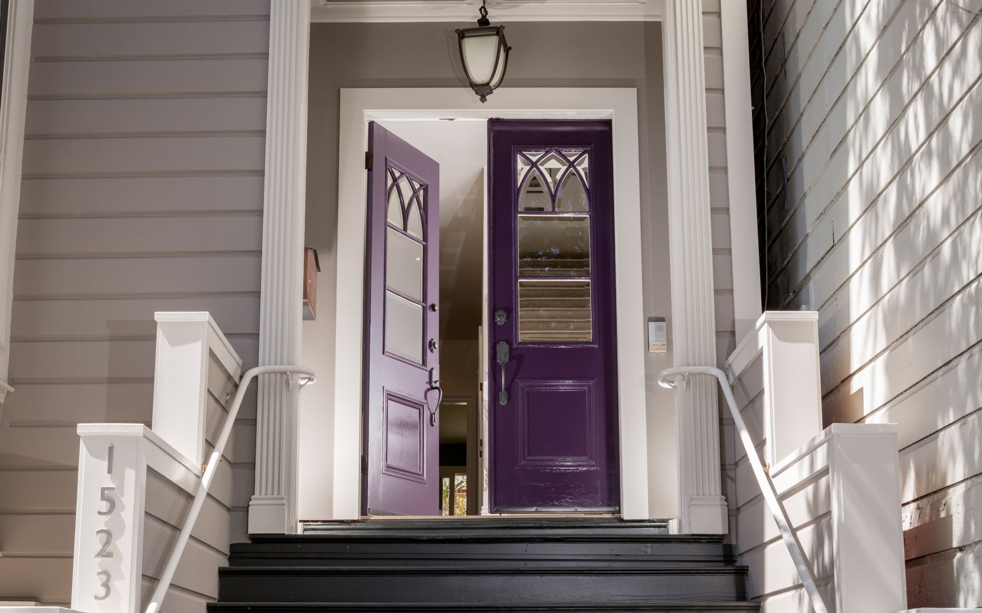 1523 Baker St