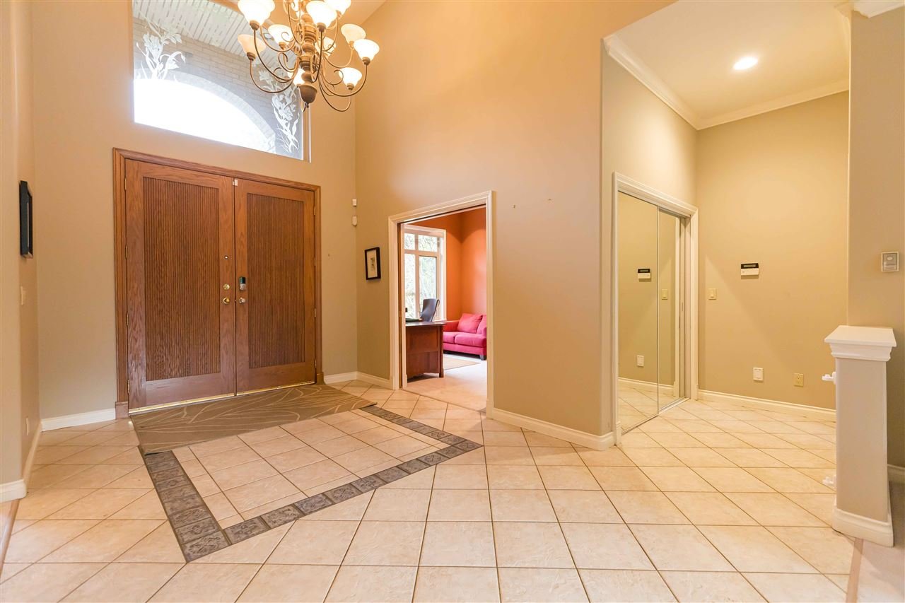 2221 Tanager Place, North Vancouver