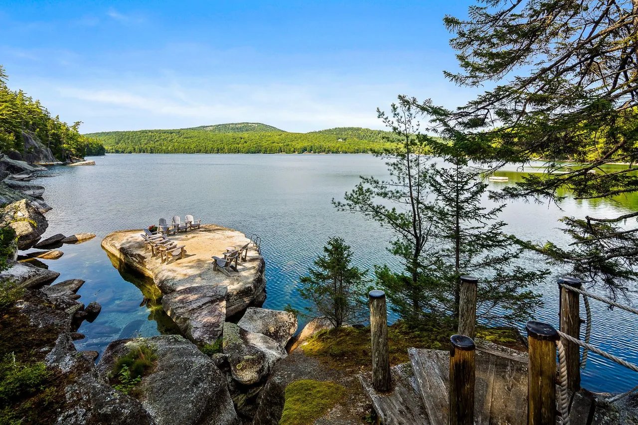 “Floating Boulder” Lakefront Wilderness Estate Sells for Record-Breaking $8,250,000