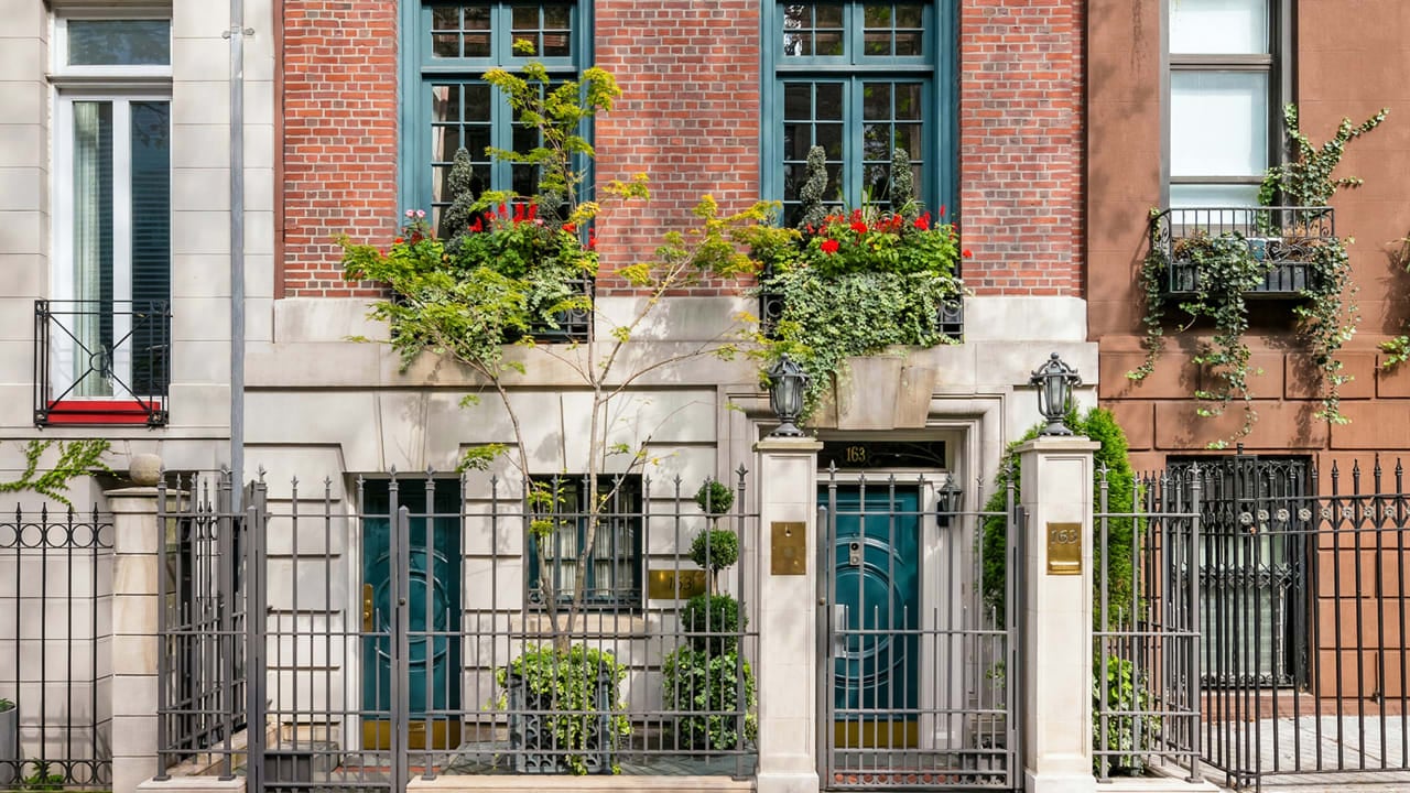 THE MOST INSTAGRAMMABLE TOWNHOUSE IN NYC JUST HIT THE MARKET FOR $19.5 MILLION