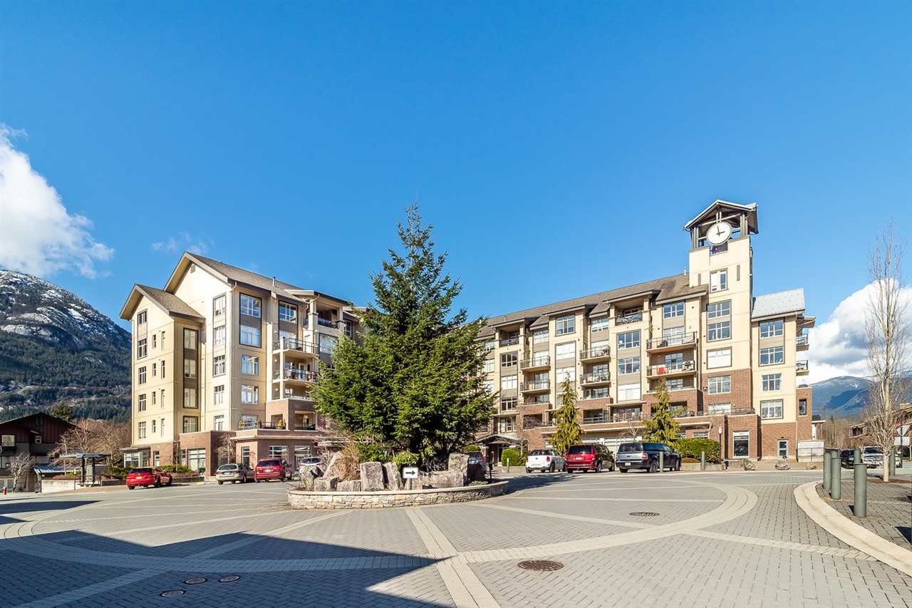 604-1211 Village Green Wy