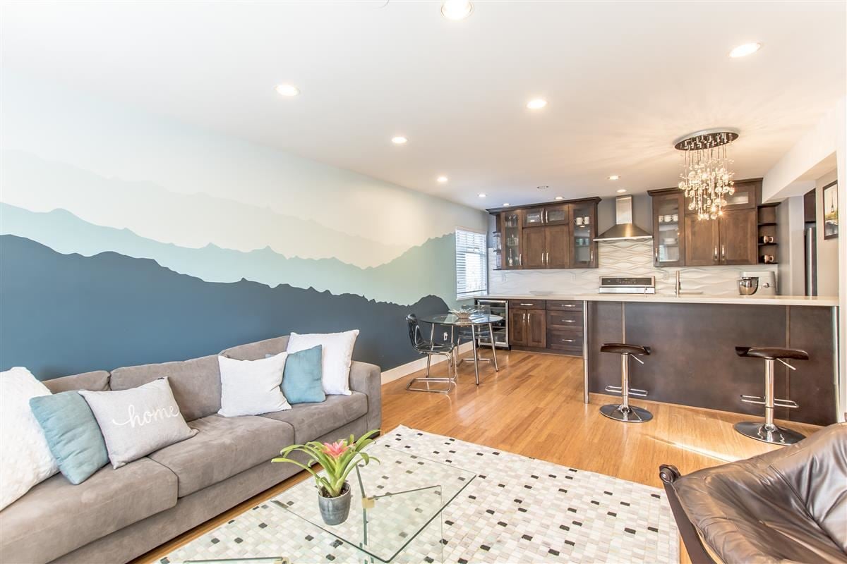 2015 Creelman Ave