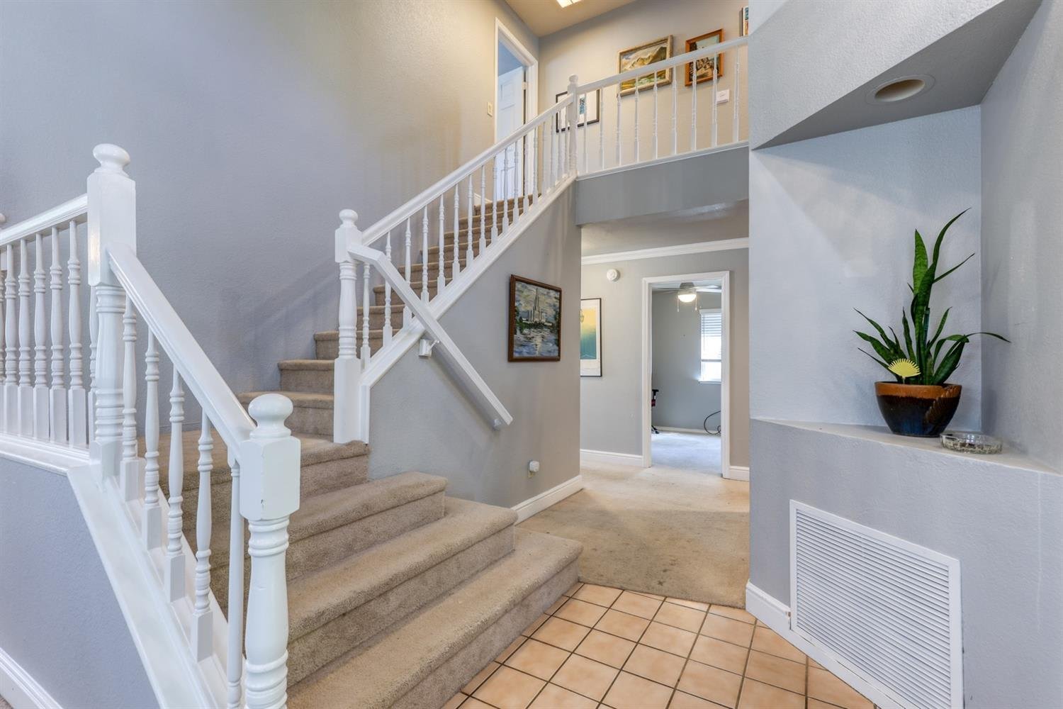 8572 Twin Trails Dr