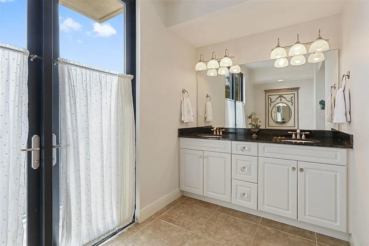 14900 River Rd UNIT 301