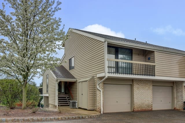 24 Overlook Dr