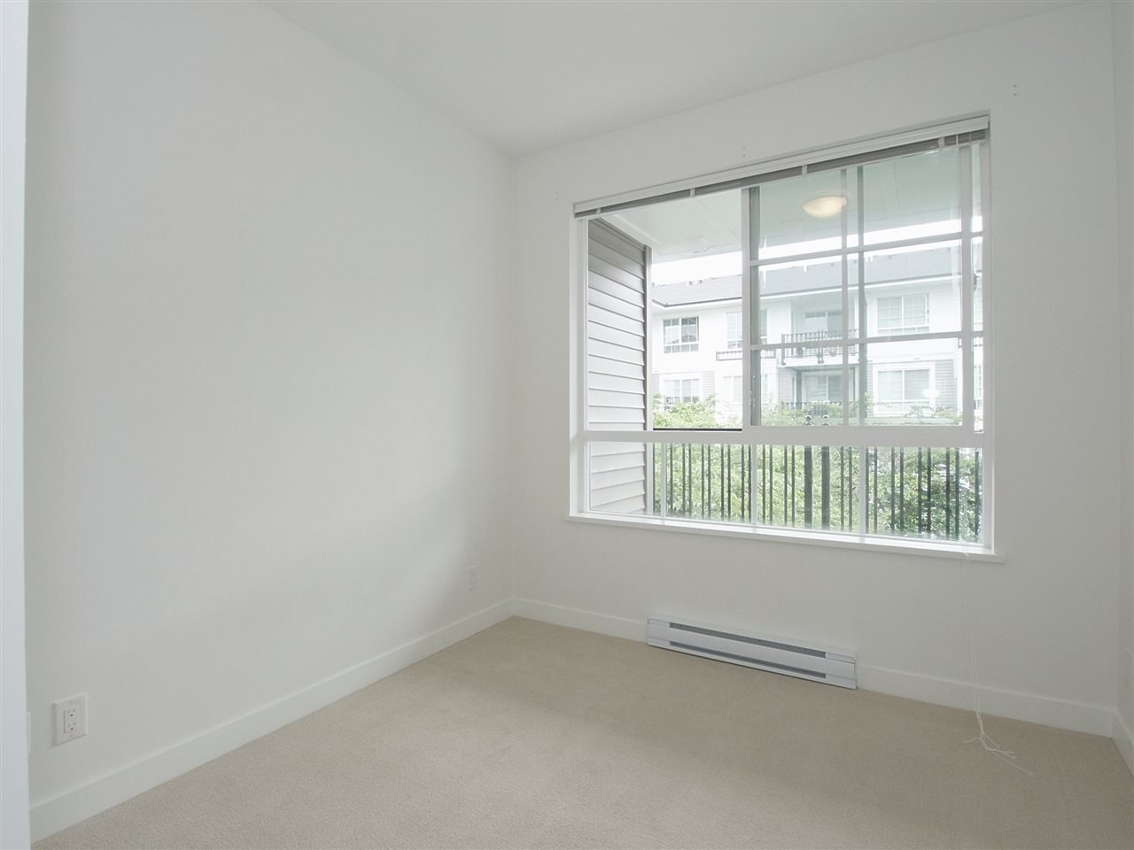 312-553 Foster Ave