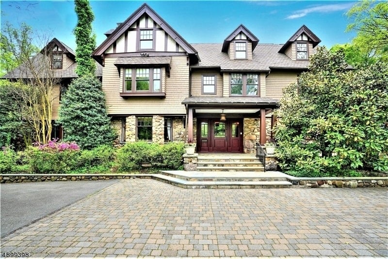 61 Hemlock Rd