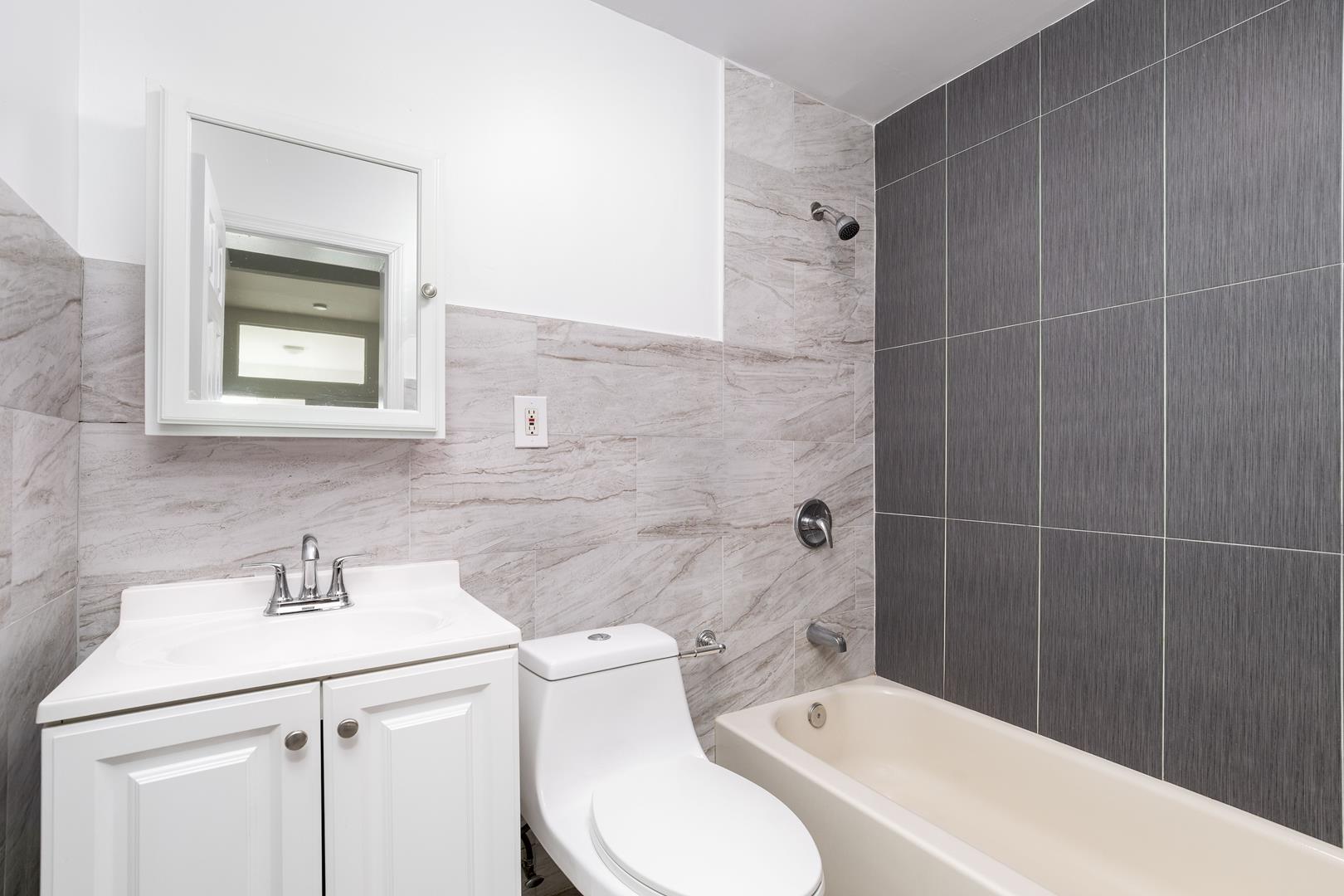 804 Macon Street, Apt 4B