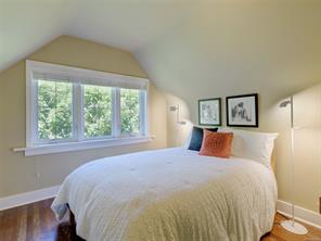 3900 Cadboro Bay Rd