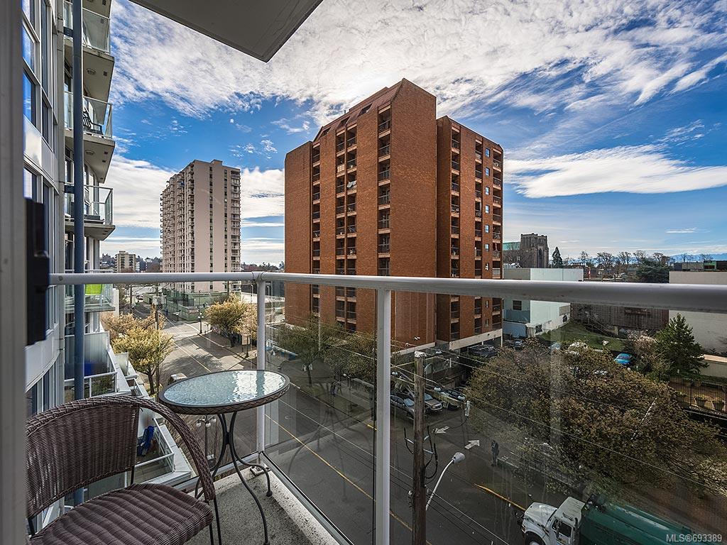507-860 View St
