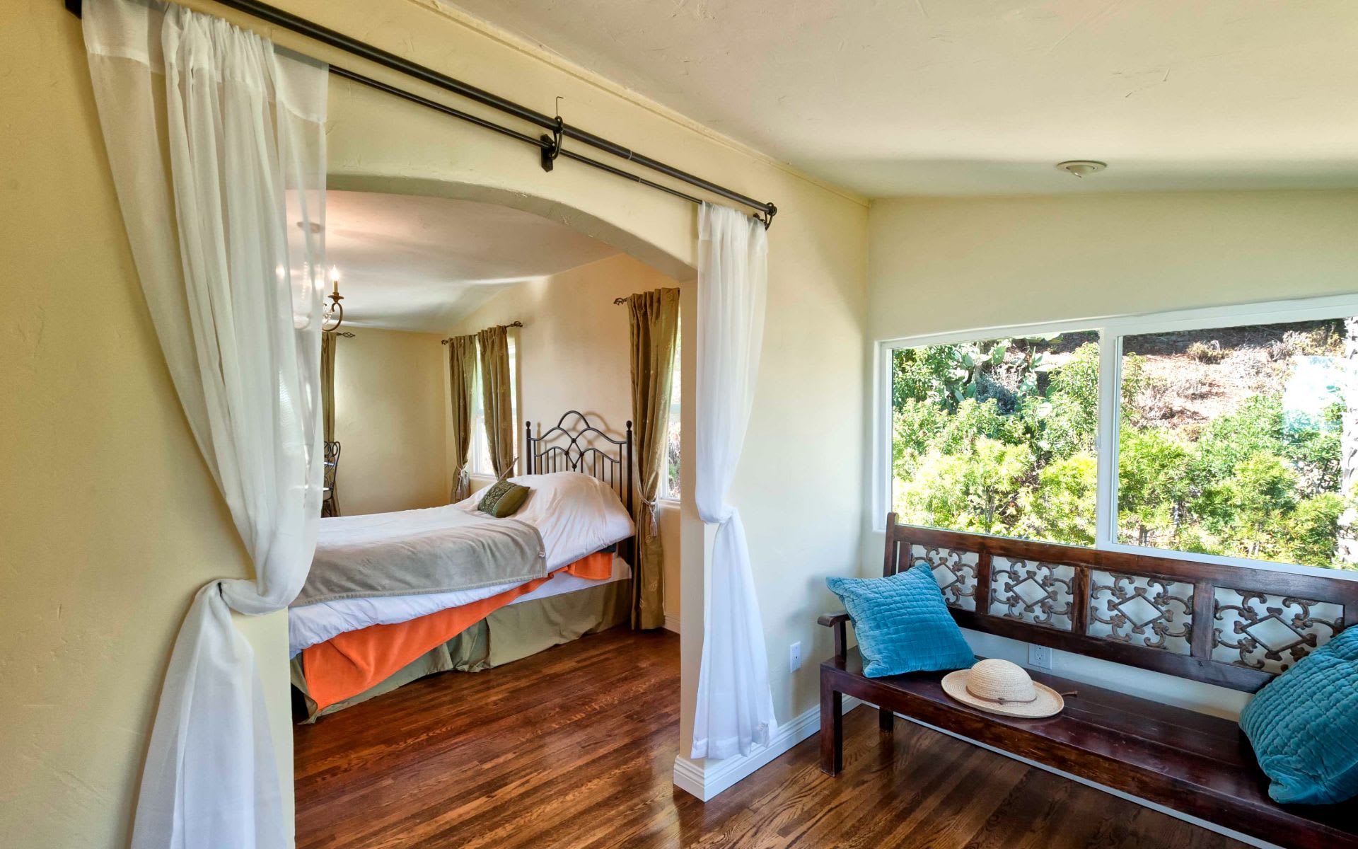 21533 Paseo Serra