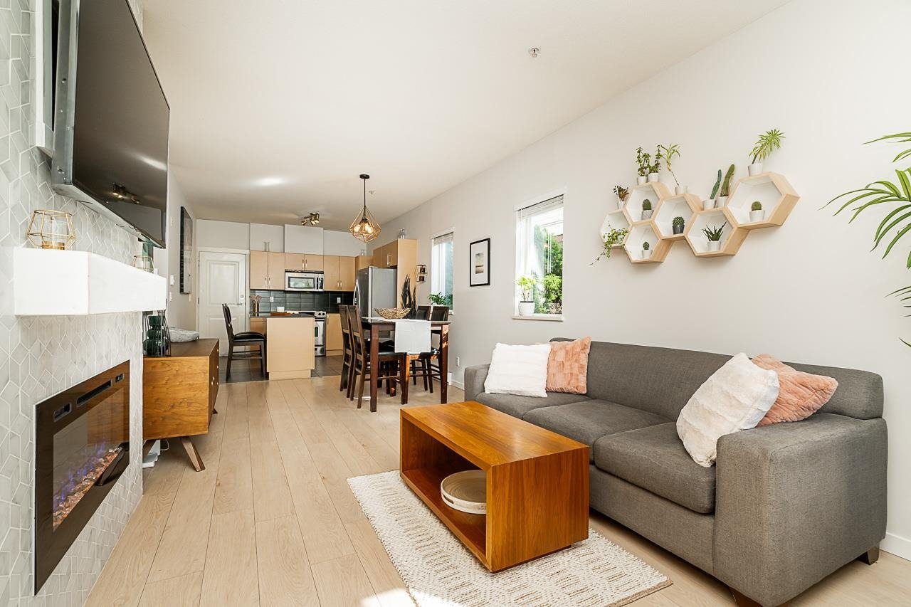 401-1661 Fraser Ave