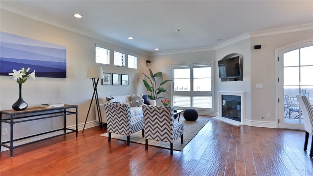 12026 Hoffman St #401