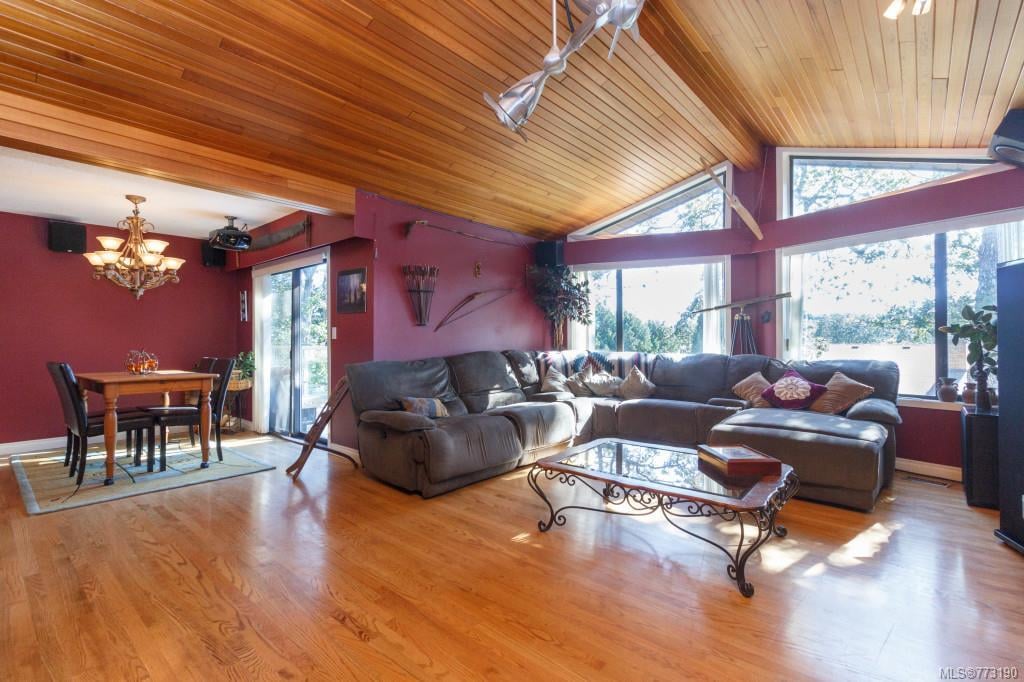 1222 Crown Cres