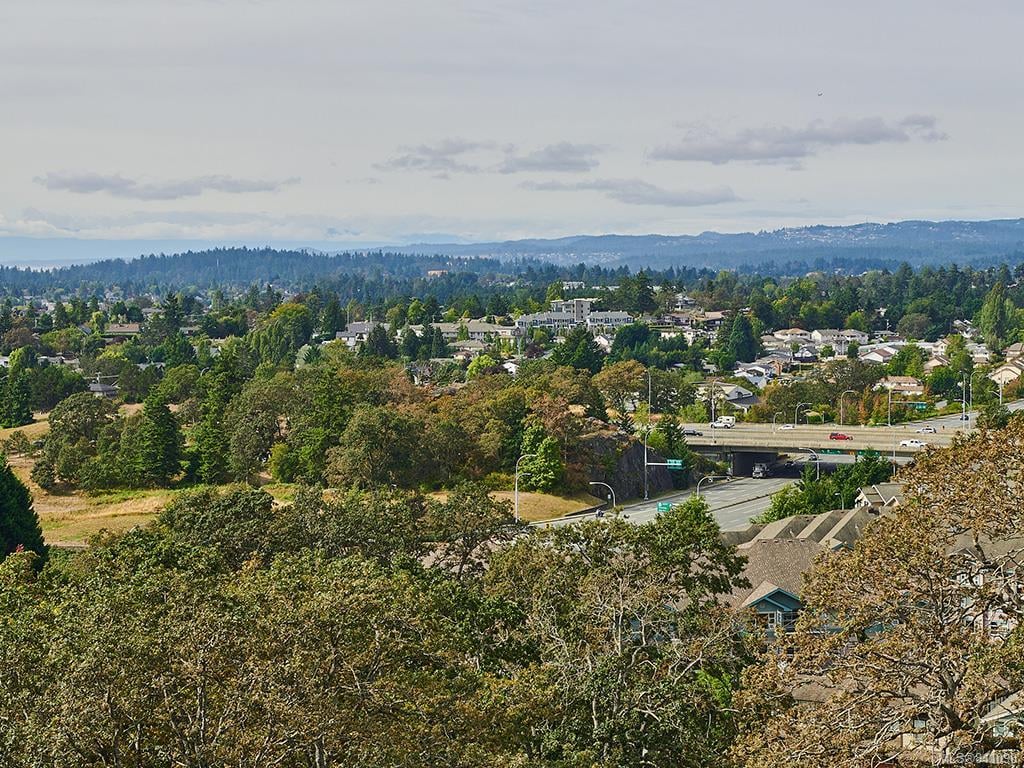 703-4011 Rainbow Hill Lane, Saanich