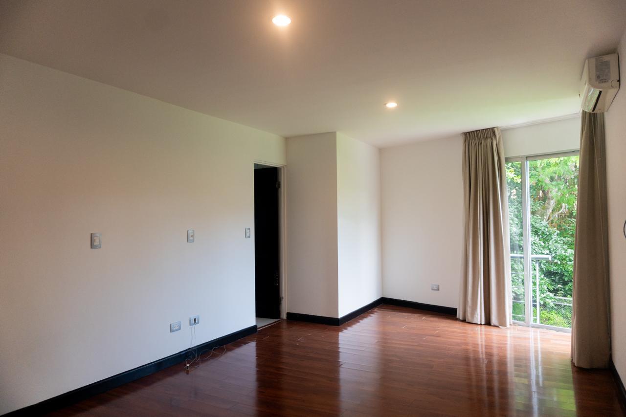 Contemporary Corner Gated Home, Santa Ana, San Jose