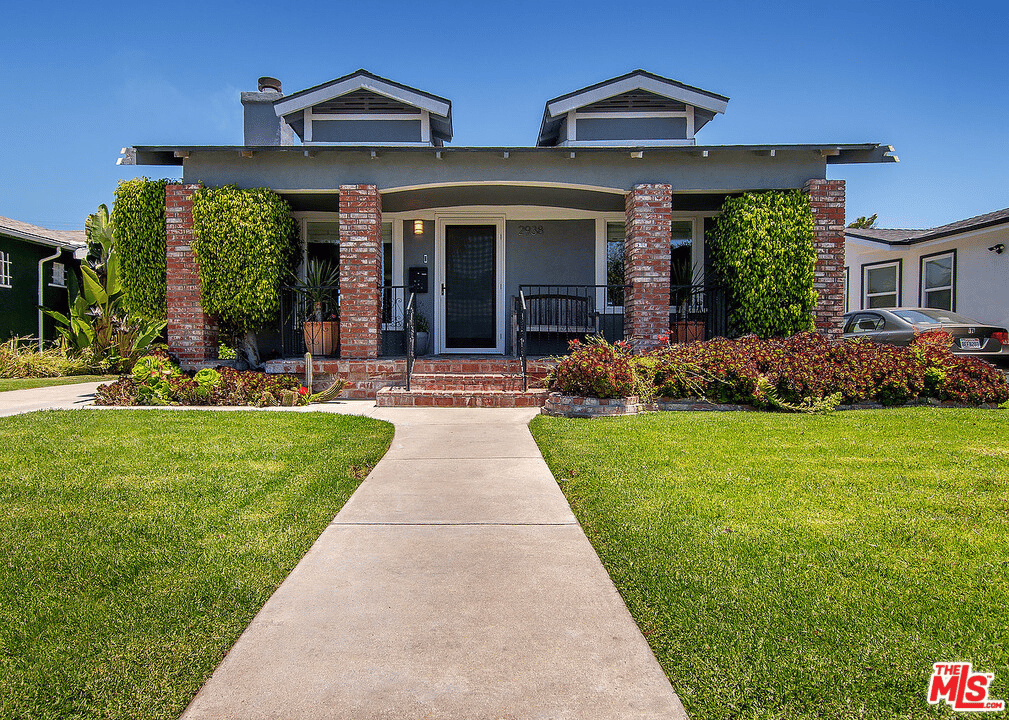 2938 Hillcrest Dr