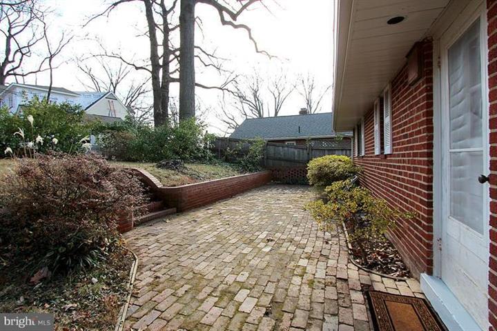 1885 Patrick Henry Dr