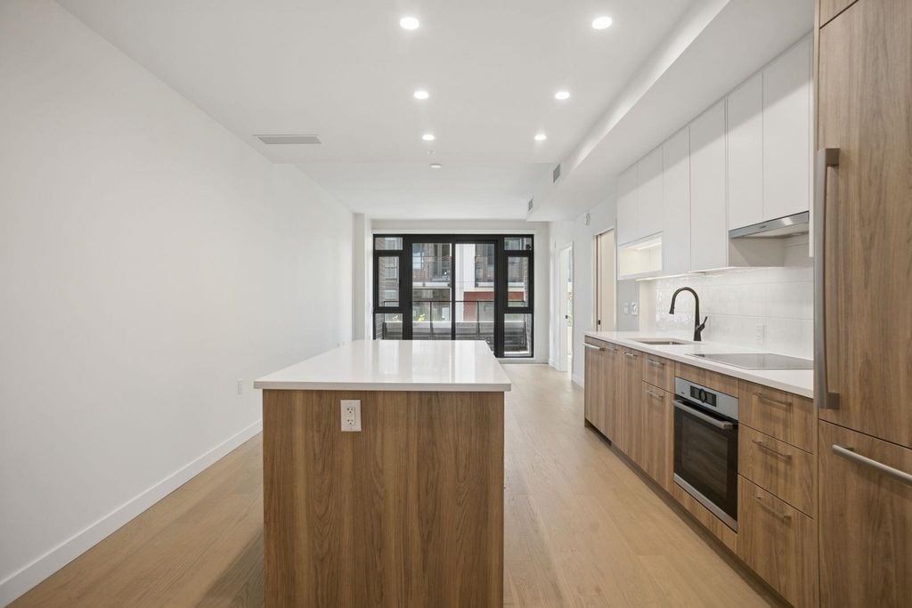 8398 Oak Street 204, Vancouver