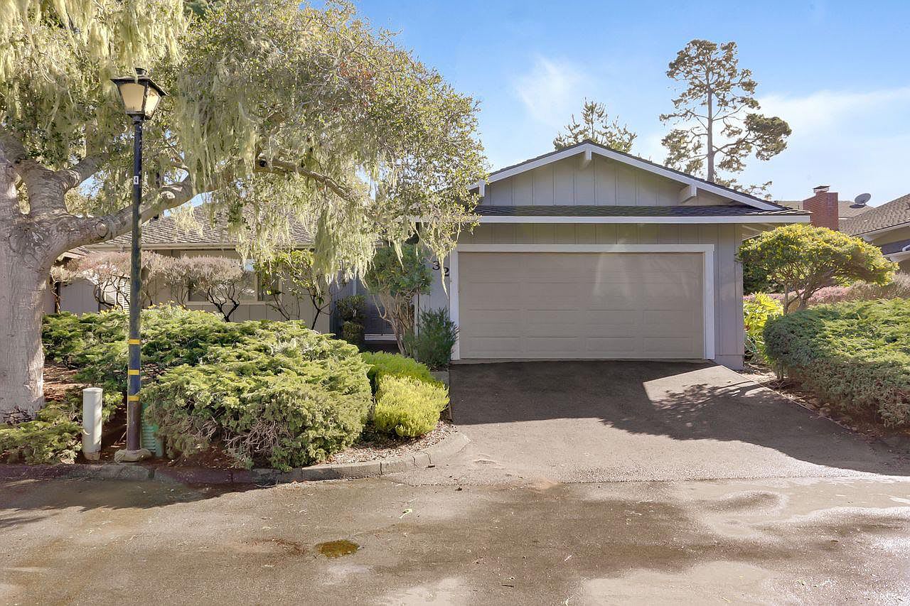 32 Country Club Gate