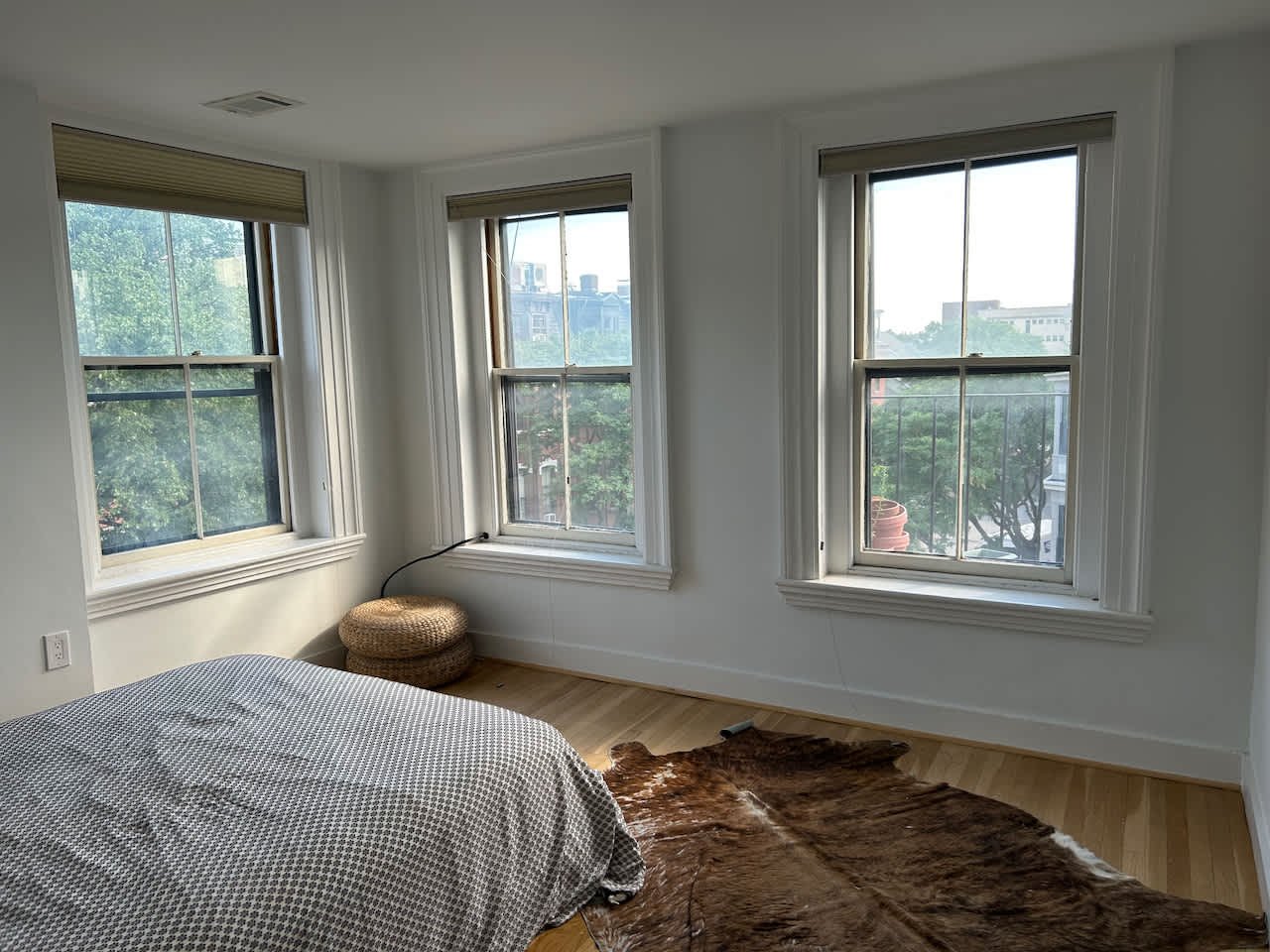 Union Park - Gorgeous 1.5 BED + Office ; Laundry and Garage Parking Included! Avail 8/1 or 9/1