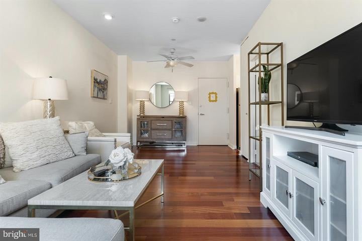 219-29 S 18th St Unit: 1620