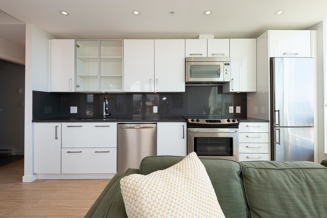 PH8-983 E Hastings St