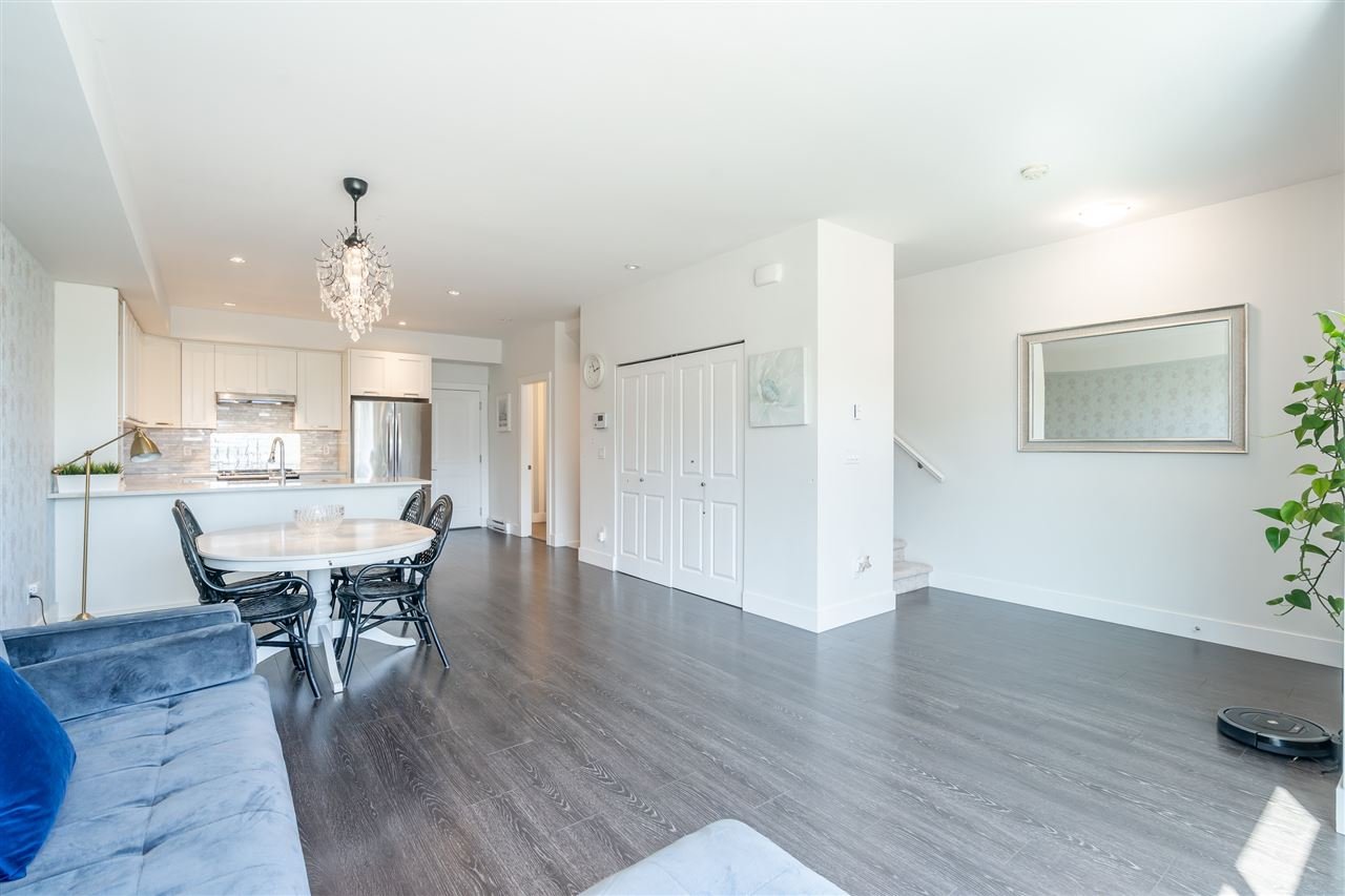 208-9987 E Barnston Dr