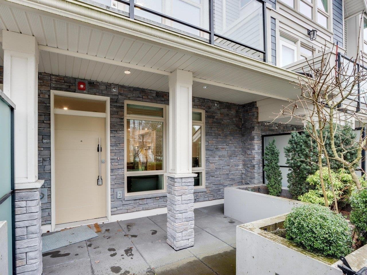 3-115 W Queens Rd