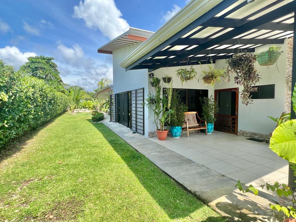 Quepos Surf House with Private Pool