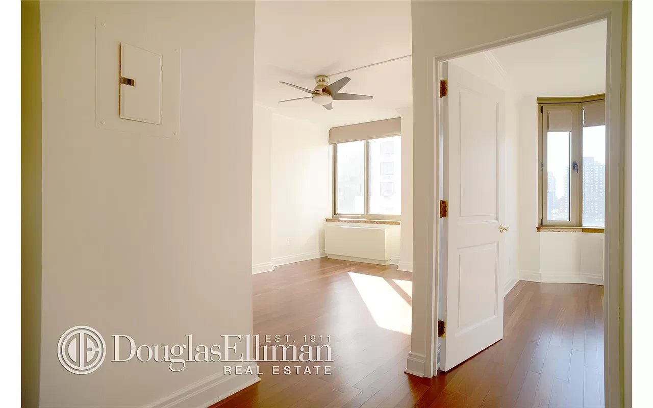 400 East 90th Street Unit: 18B