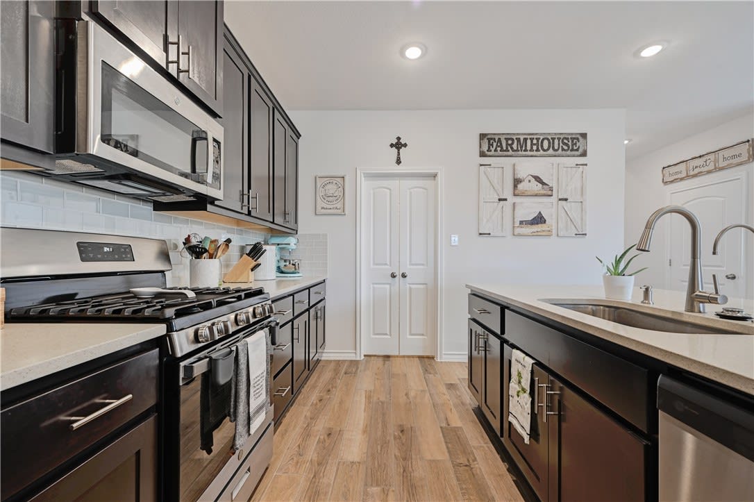 118 Leatherleaf Dr