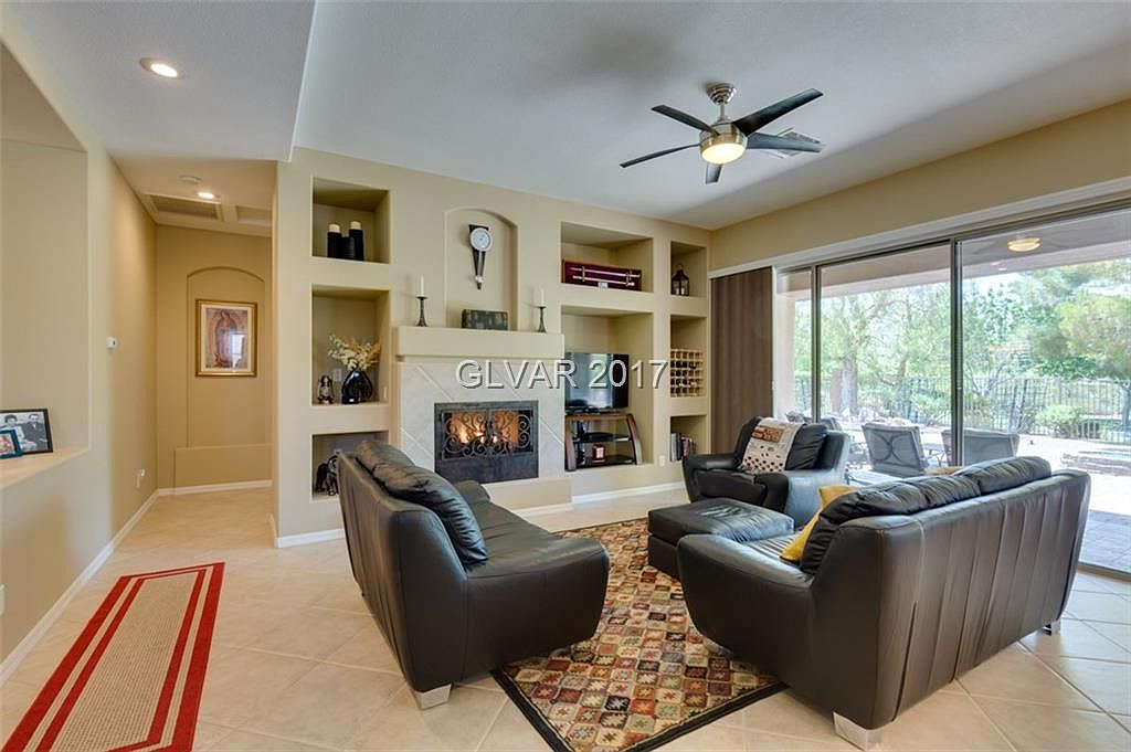 2 Moraine Dr