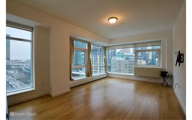 24-15 Queens Plaza North Unit: 8D