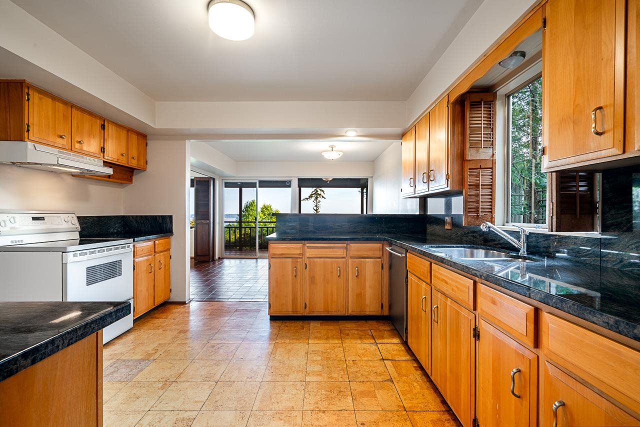 3898 Southridge Ave