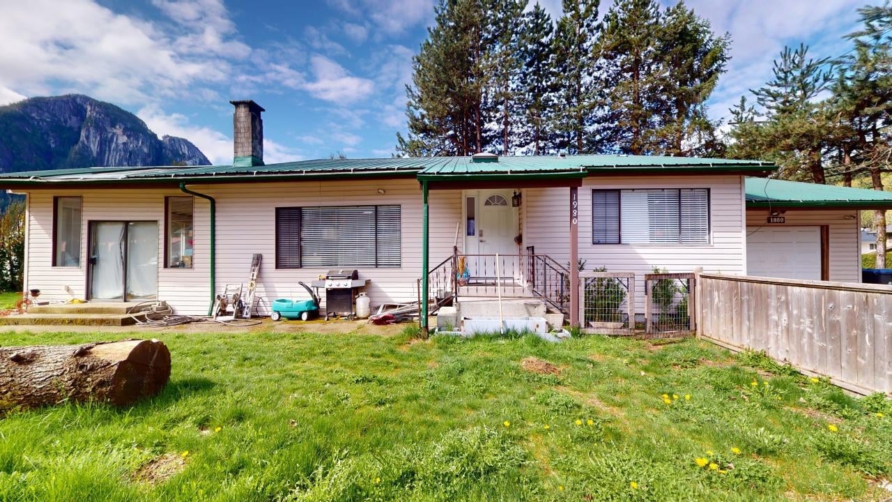 1980 Spruce Dr